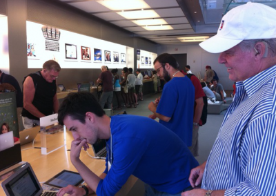 YOU KNOW I AM AN APPLE GROUPIE! I HAD A GREAT TIME GOING TO THE BOYLSTON STORE IN BOSTON, INCOGNITO LOL.